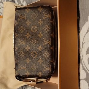 Louis Vuitton pochette